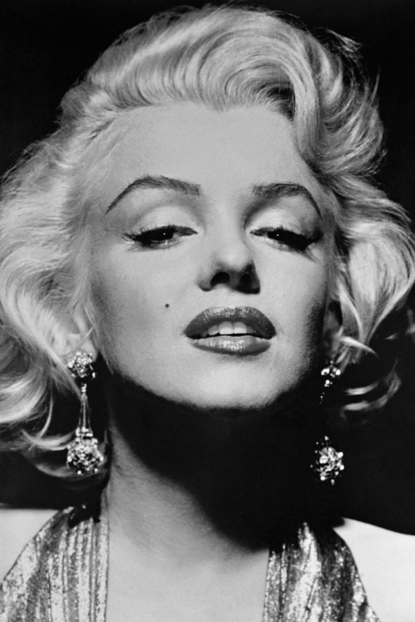 Cosmopolitan Marilyn Monroe